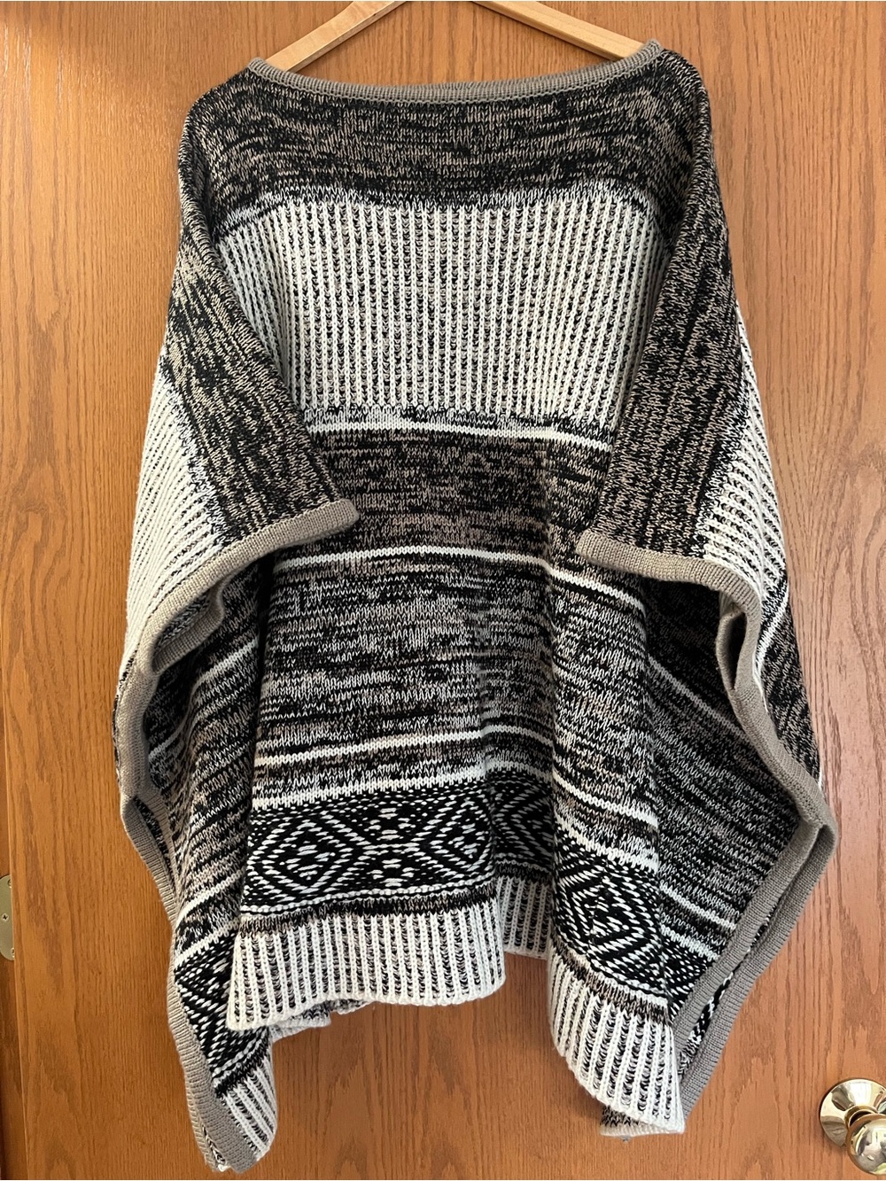 GAP Wool-Blend Sweater Poncho
One Size